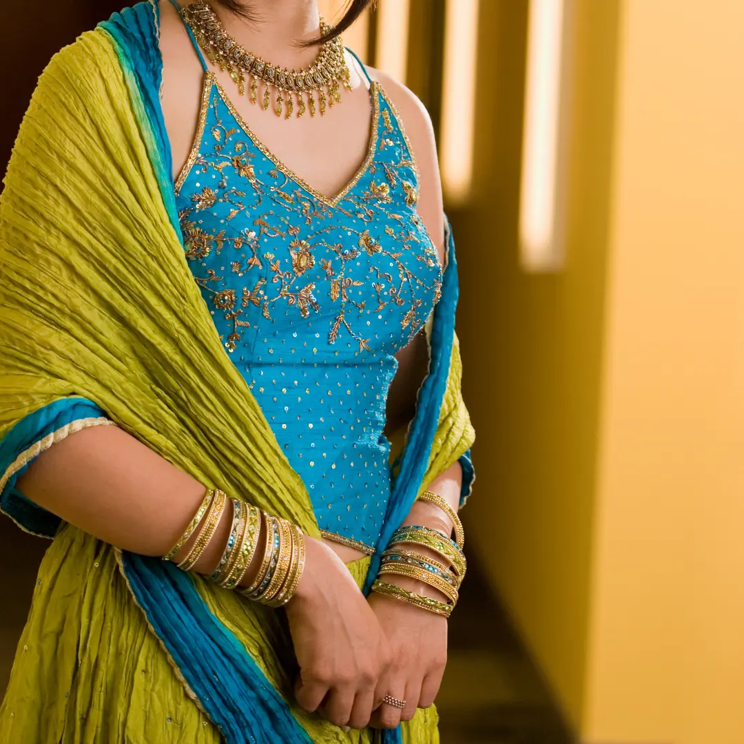 _Close-up of a woman wearing neckpiece and a matching bangle set