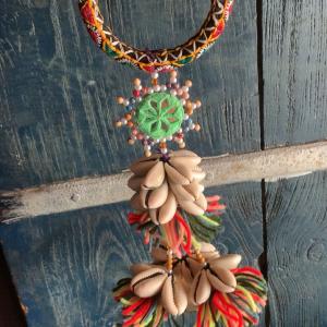 Decorative bangle with cowrie