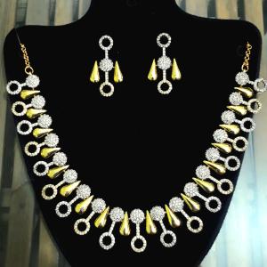Shimmer necklace set